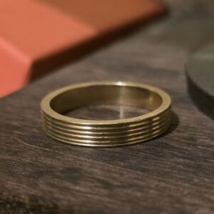 14k SOLID GOLD RING - SIZE 11